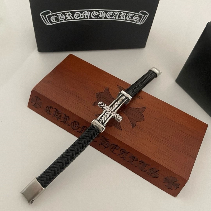 Ch*0me He**ts necklaces